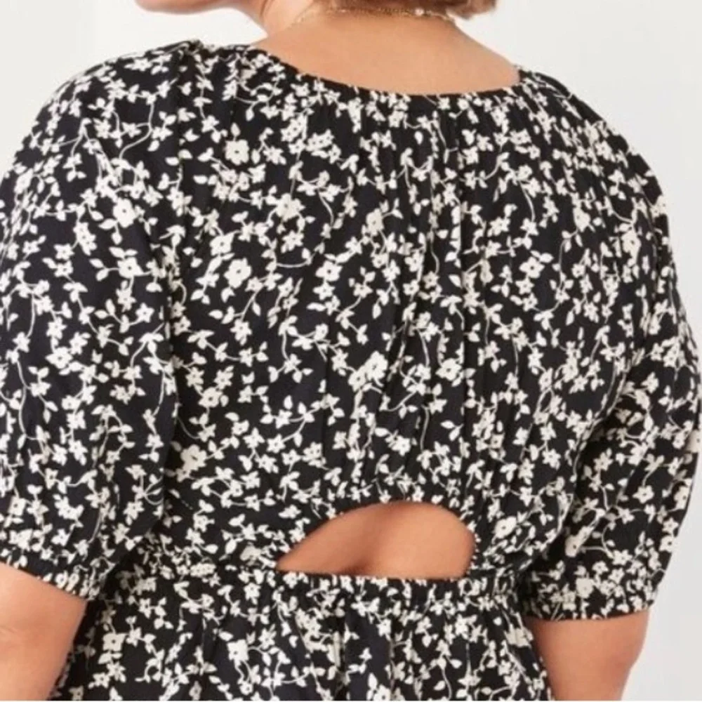 Old Navy sz L black & white floral cut out short puff sleeve pleated peplum top